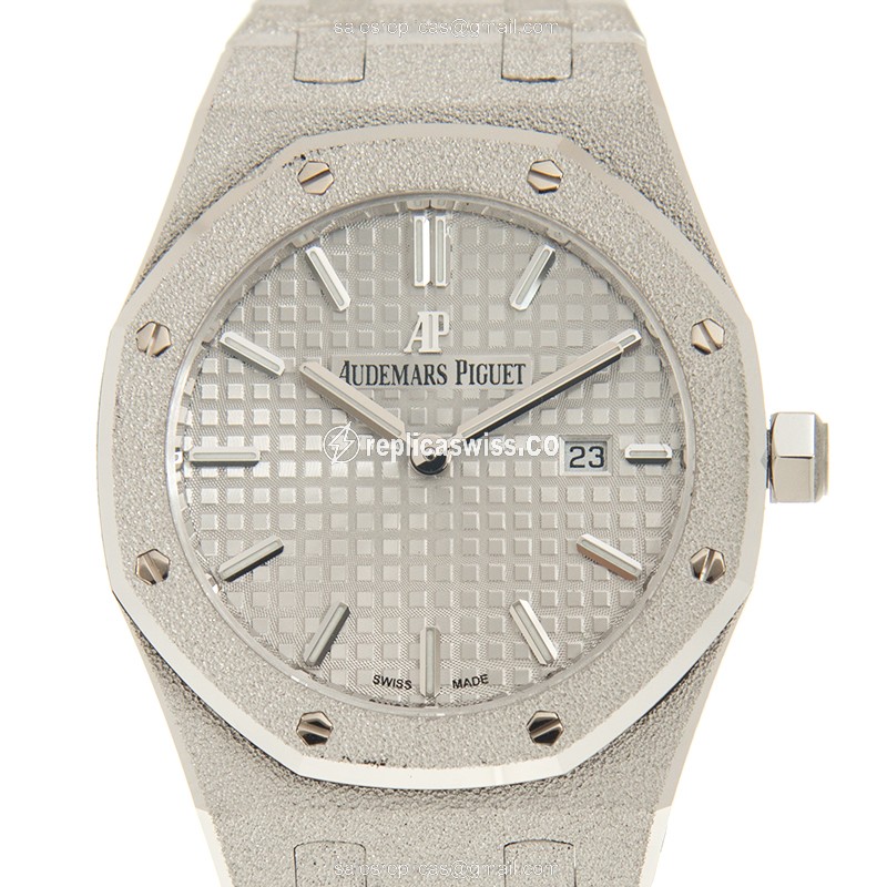 Elegant Audemars Piguet Royal Oak Quartz Replica in 18kt Gold Case with Silver Dial Crystal