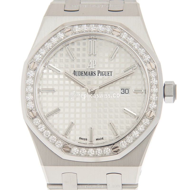 Elegant Audemars Piguet Royal Oak Quartz Replica with Silver Dial Stainless Steel Case Watch