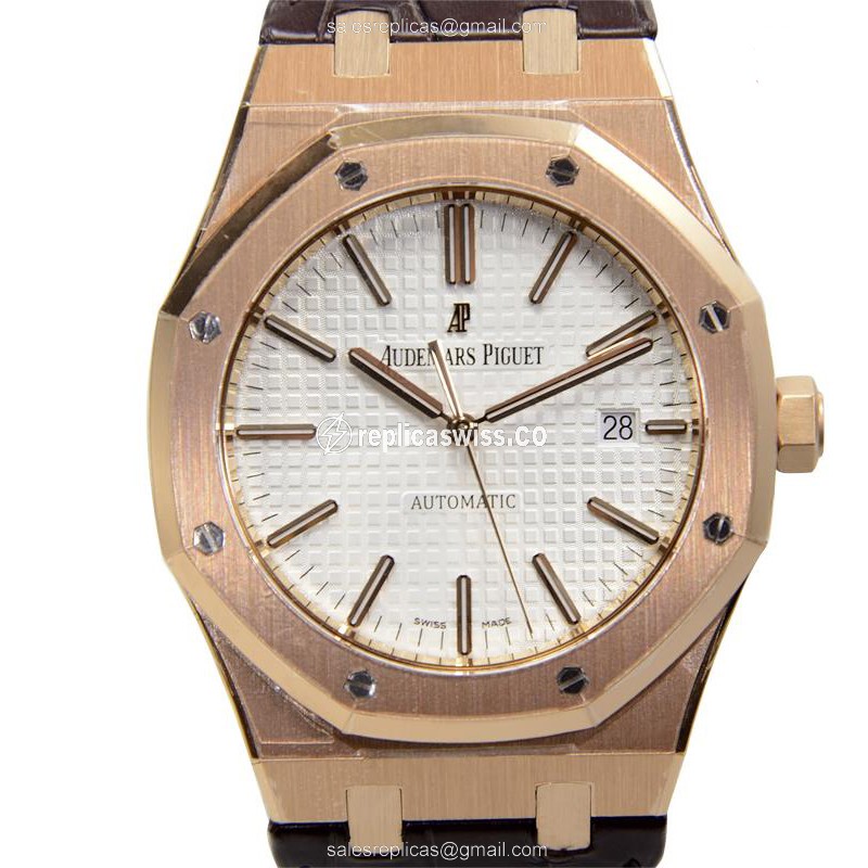 Elegant Audemars Piguet ROYAL OAK Replica in 18kt Gold, Automatic Movement & Silver Dial Watch
