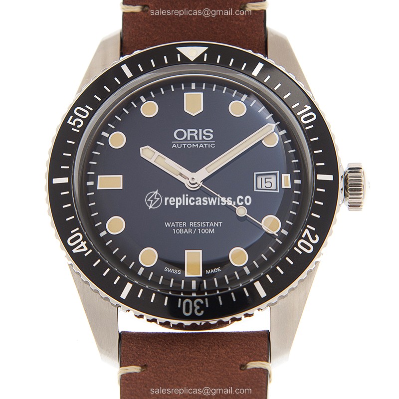 Elegant Oris Divers 01 733 7720 4054-07 Automatic Steel Case, Black Dial, Brown Leather Strap Watch