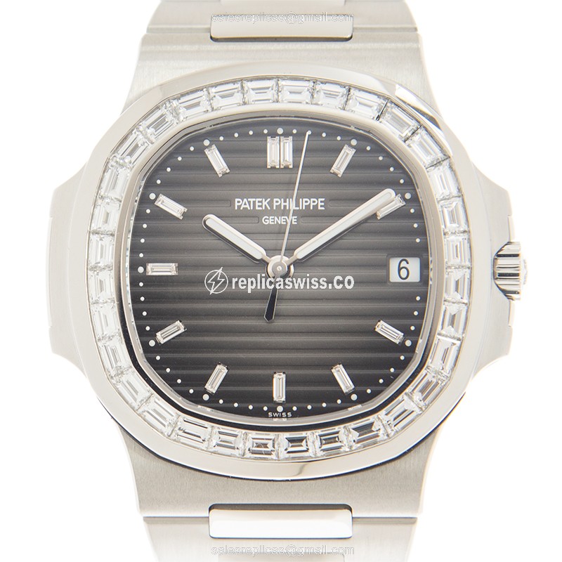 Elegant Patek Philippe 5711/110P-001 Nautilus Replica in 18kt Gold, Automatic Movement & Black Dial