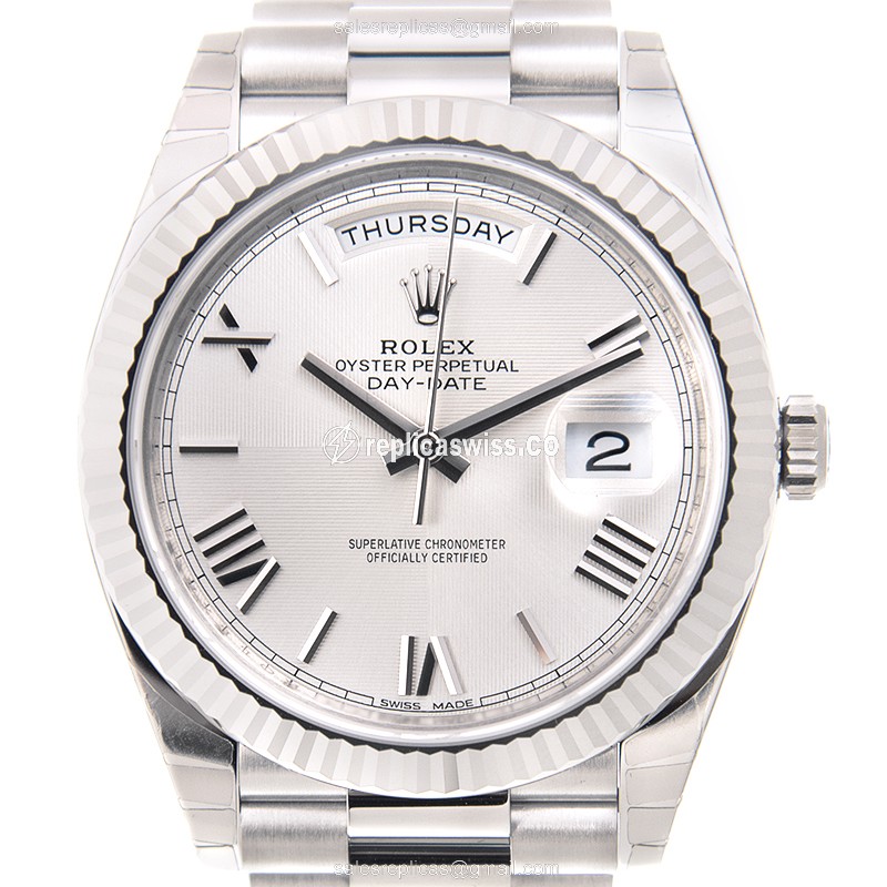 Elegant Rolex Day-Date Replica in 18kt Gold with Automatic Movement Silver Dial Watch
