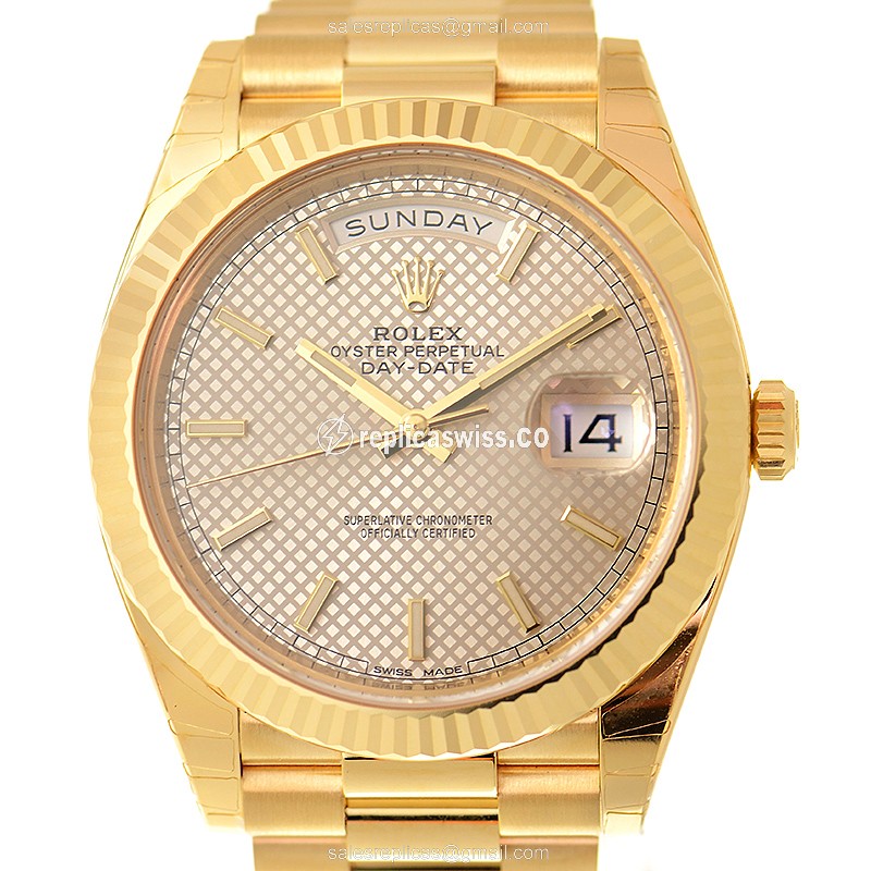 Elegant Rolex Day-Date Replica in 18kt Yellow Gold with Automatic Movement Silver Dial Watch