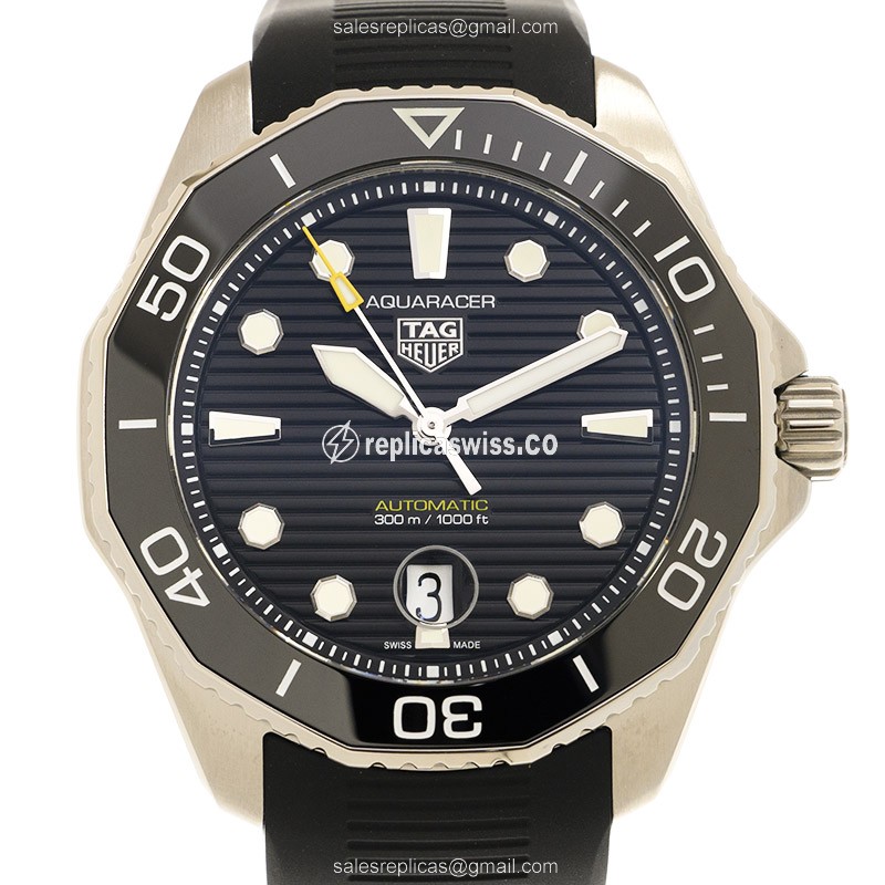 Elegant Tag Heuer AQUARACER Replica, Automatic Movement, Stainless Steel Case, Black Dial & Rubber