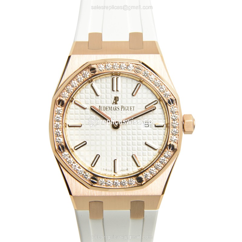 Exquisite Audemars Piguet ROYAL OAK Replica in 18kt Rose Gold & White Silver Dial, Automatic