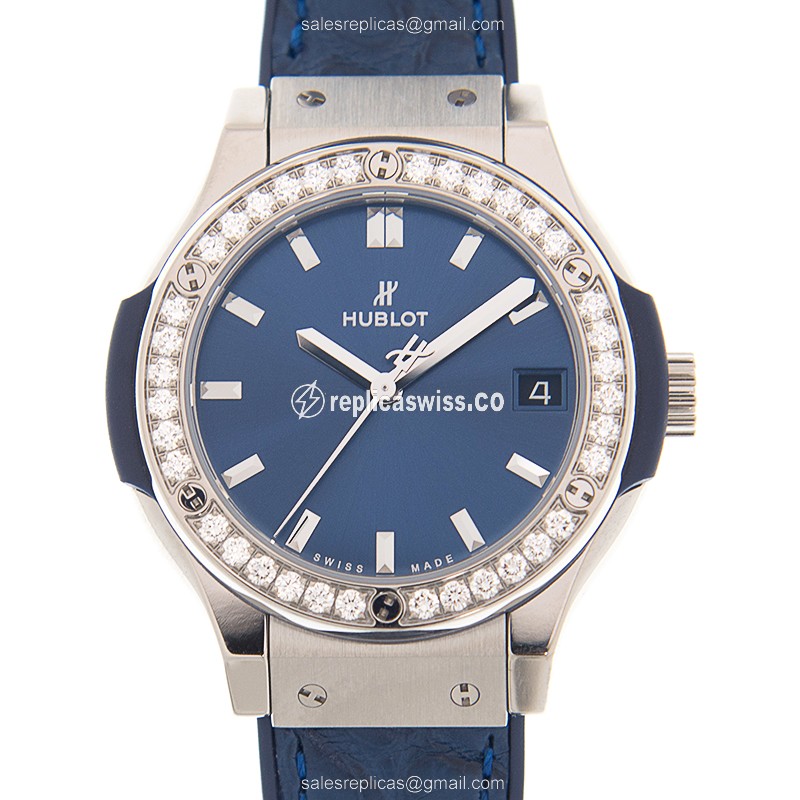 Lavish Hublot Classic Fusion 581.NX.7170.LR.1204 Replica, Blue Dial & Alligator strap, Quartz