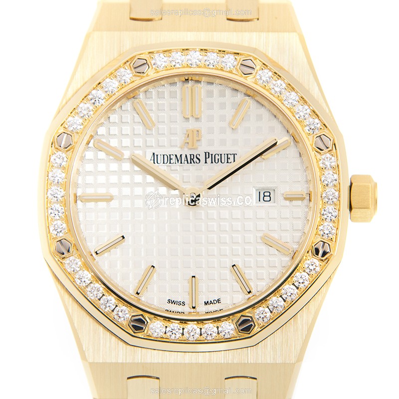 Luxurious Audemars Piguet Royal Oak Quartz Replica in 18kt Gold with Silver Dial Crystal Bezel