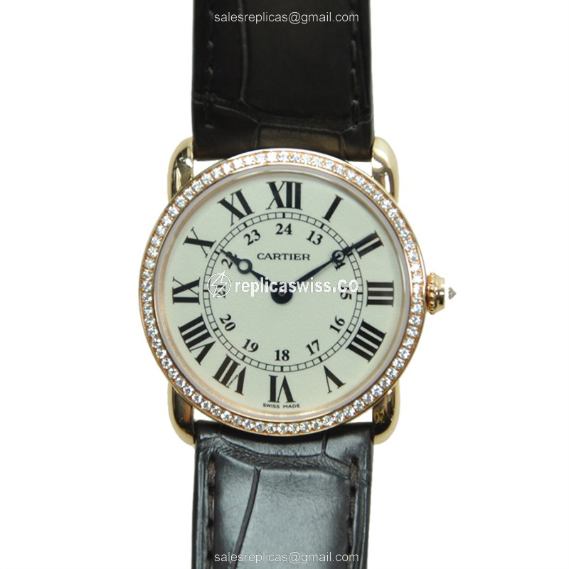 Luxurious Cartier RONDE LOUIS CARTIER Quartz Replica in 18kt Rose Gold with White Dial & Brown