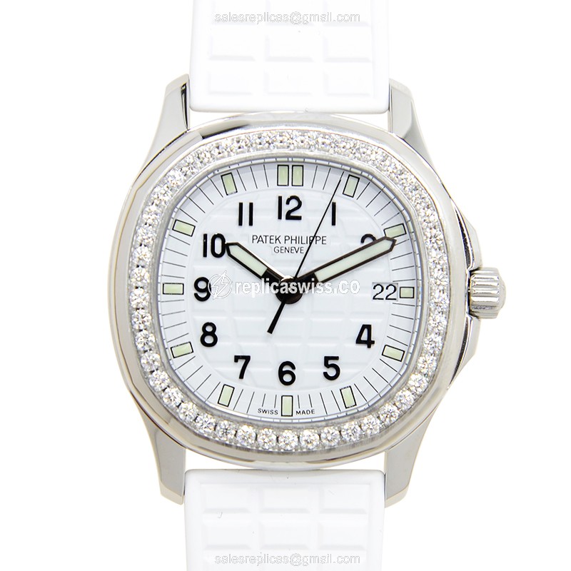 Luxurious Patek Philippe 5067A-011 AQUANAUT Replica with White Quartz Stainless Steel Elegance