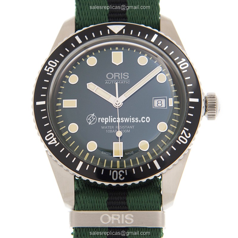 Oris Divers 7720 Automatic Steel Case with Green Dial & Canvas Strap Watch